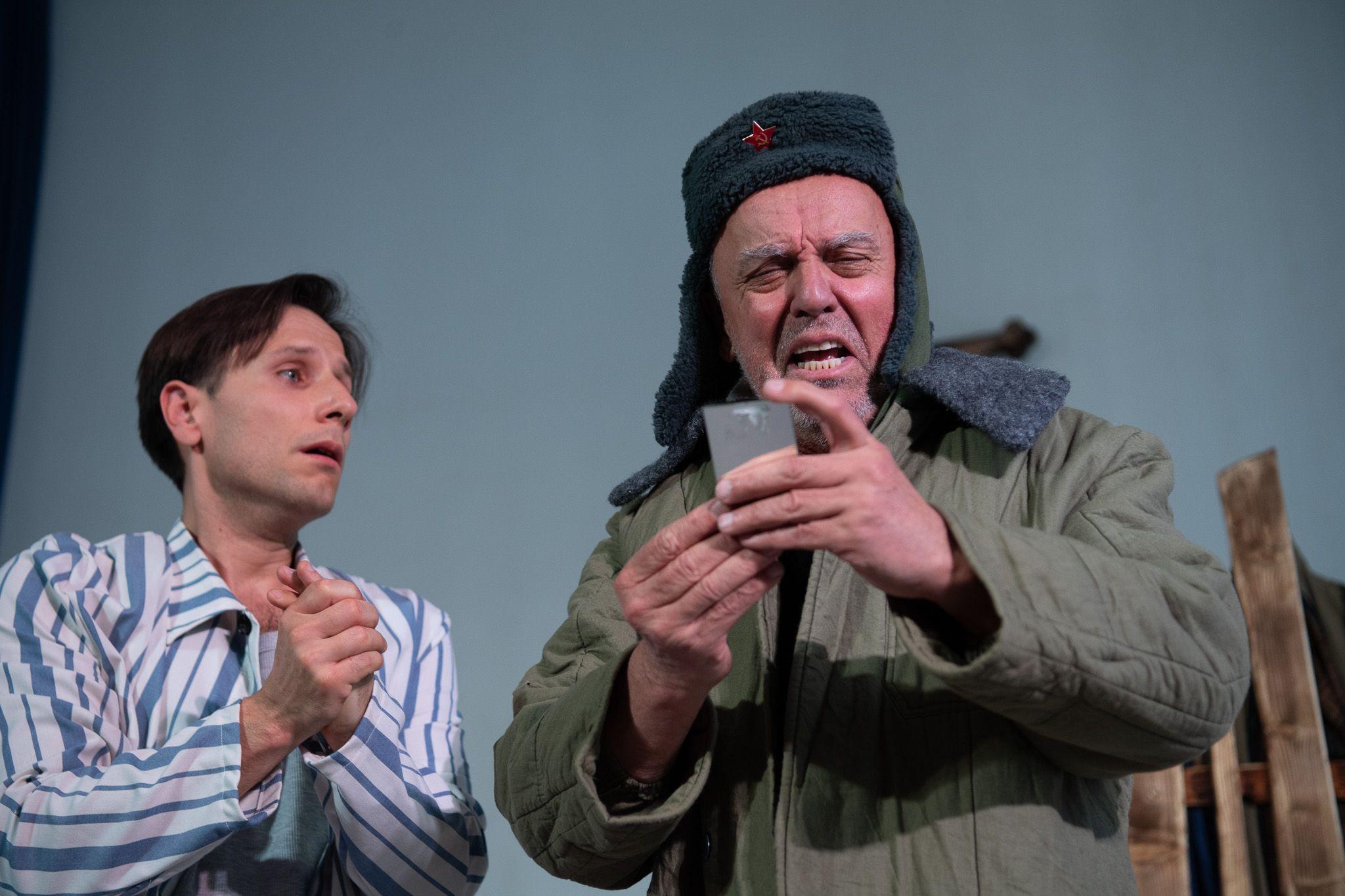  „Placid, avagy játszma a halállal” című  színdarab